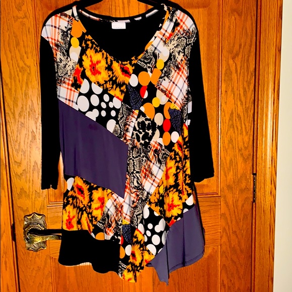 caribe Tops - 23” across bust / handkerchief hem